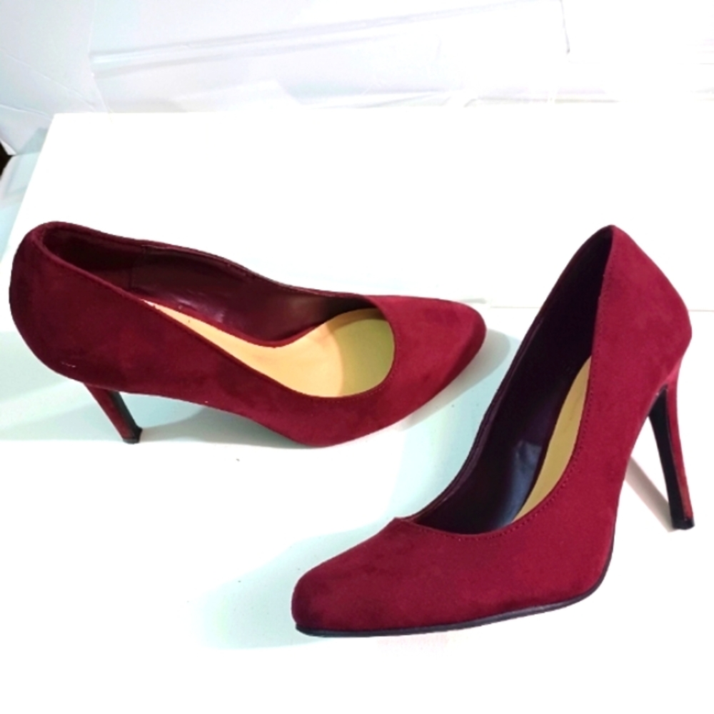 LC Lauren Conrad Slip-on Pumps, Size:9M, Color: Burgundy